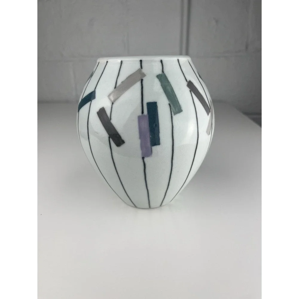 Karen Patinkin Studio Pottery Vase Memphis Style Graphic White Black Lines 6